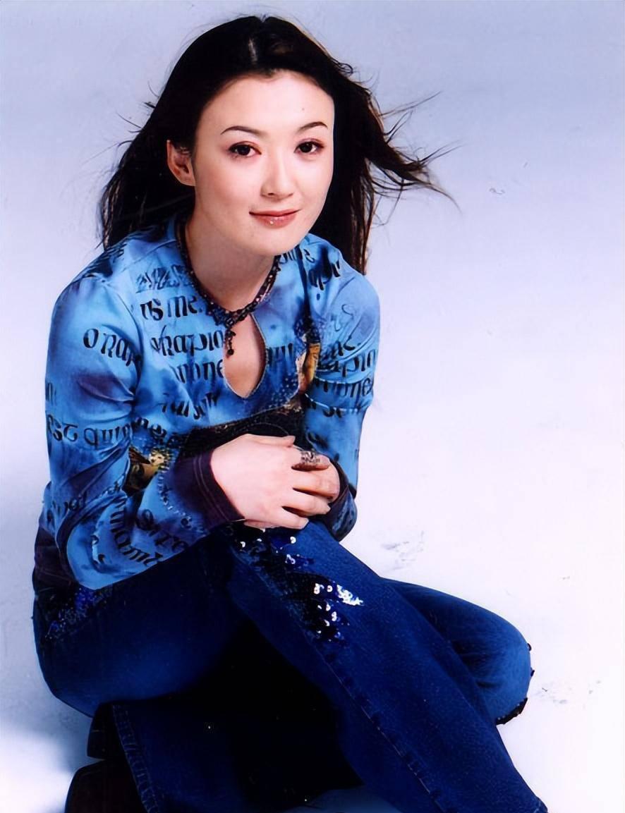 池华琼:事业辉煌却坚守爱情信仰的单身女演员 池华琼,一个在15岁时因