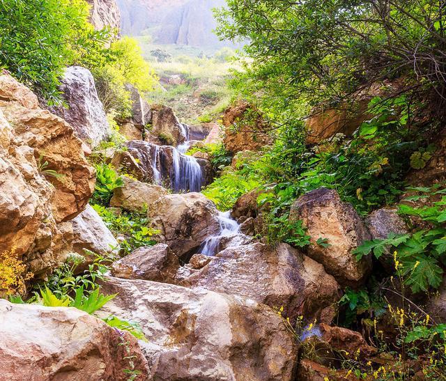 山东深山峡谷,人间仙境藏匿 深藏于山东的泗水峡谷和西侯峡谷,是那
