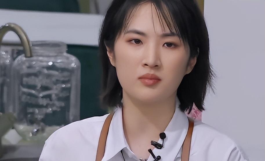 娱乐圈的"丑角"演员:才华与外貌的博弈 资本家的丑孩子在娱乐圈备受