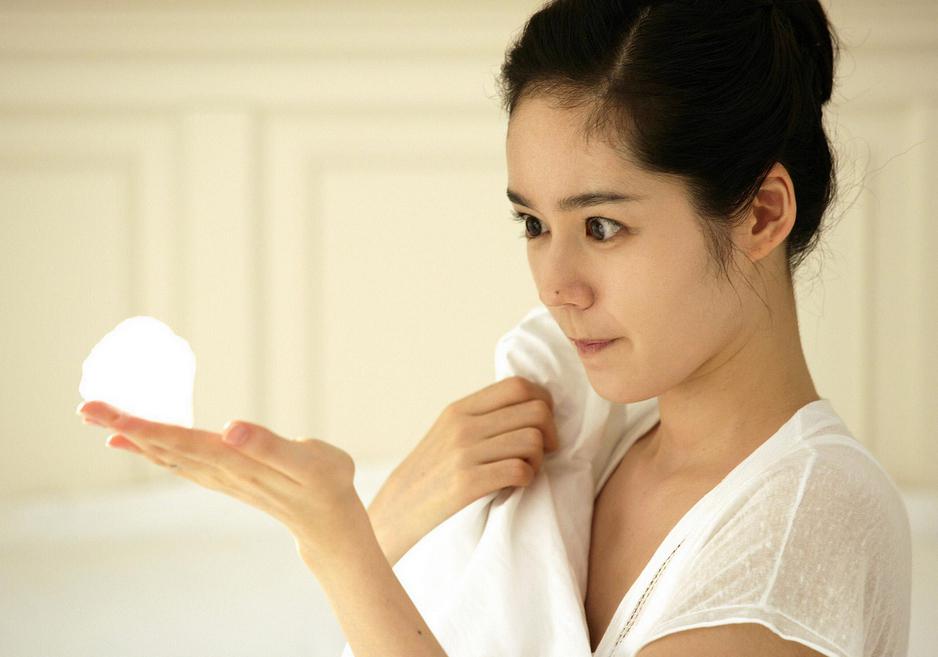 超好不输同龄人 韩国女星韩佳人出席电影《市民德熙》的试映会的活动