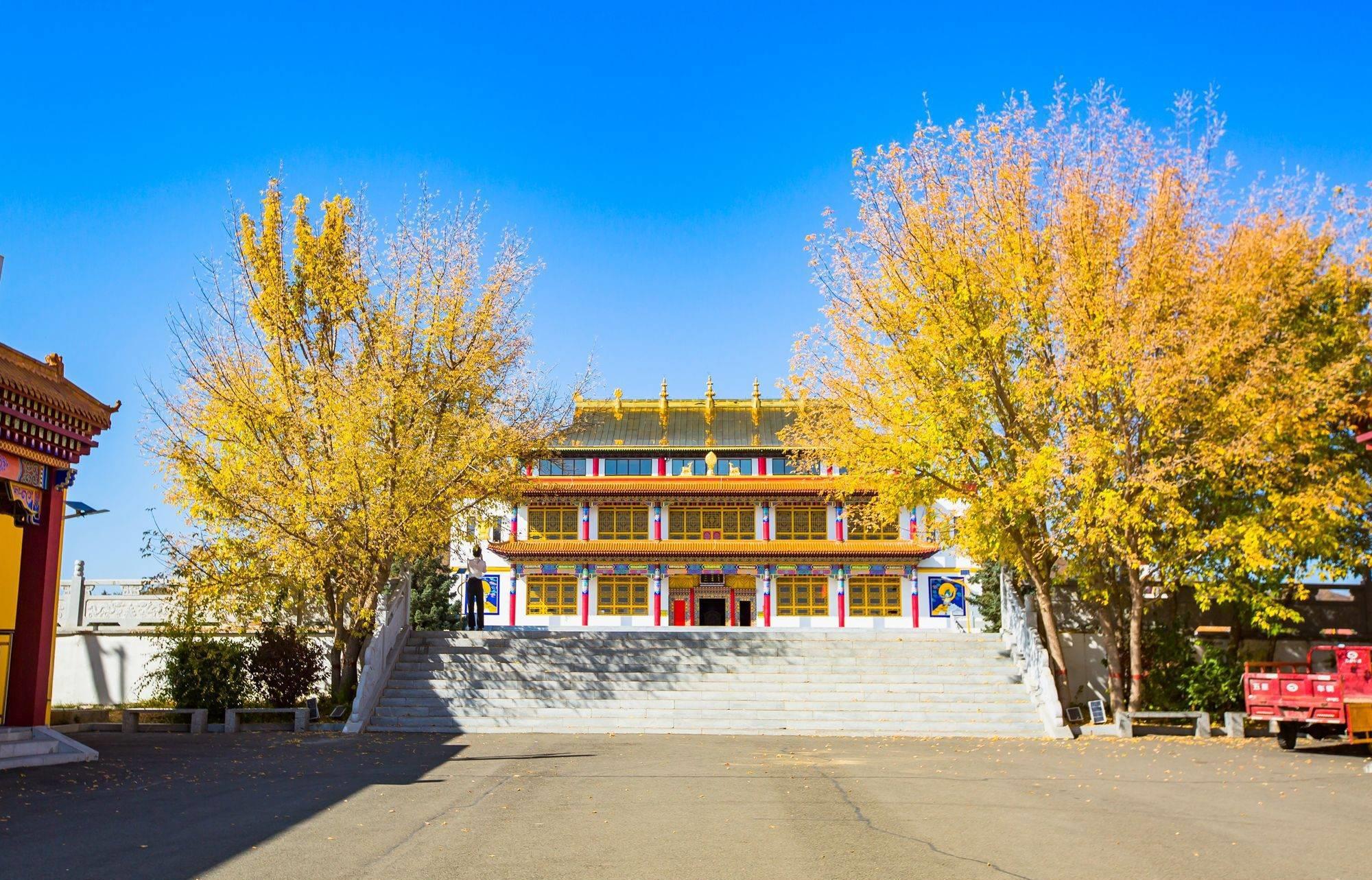 葛根庙:内蒙古兴安盟的藏式秘境 葛根庙是一座深藏于洮儿河东岸陶赖图