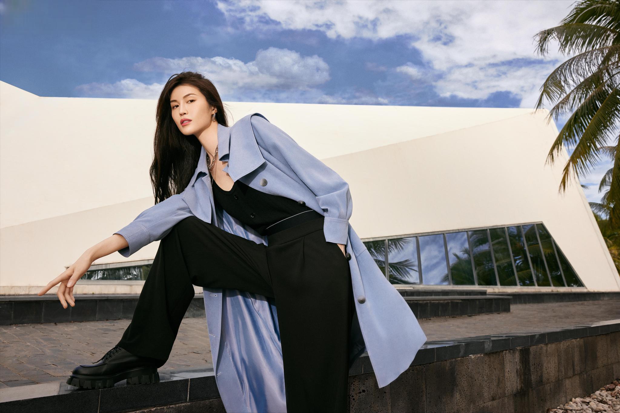 从砸金蛋女孩到国际超模:何穗的逆袭之路 18年前,在央视的《非常6 1》