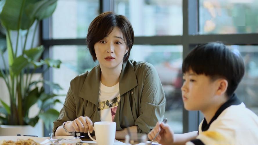 《小舍得》:反思教育观念的深刻之作 《小舍得》是一部深入探讨教育