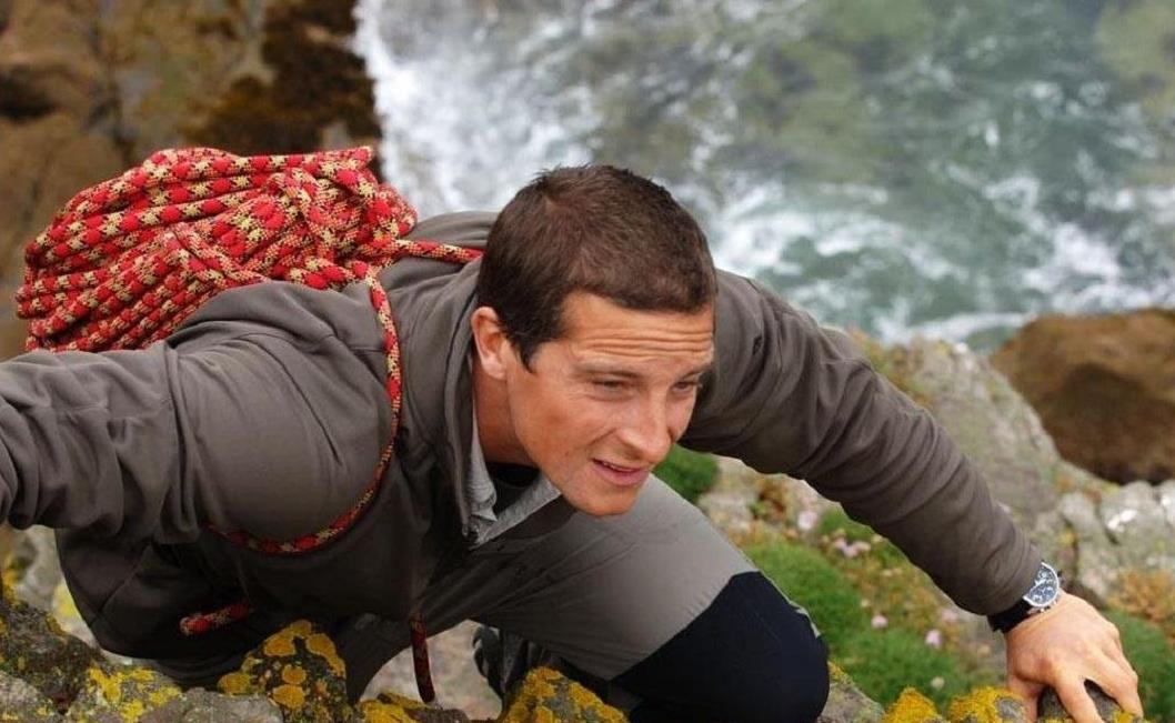 贝爷与德爷:谁才是荒野求生的真正王者?