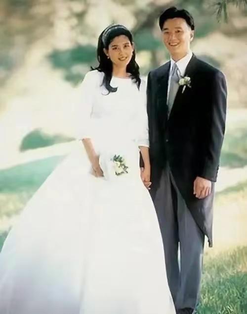 三星长公主和儿子看球赛 三星长公主李富真和儿子任东贤现身洛杉矶