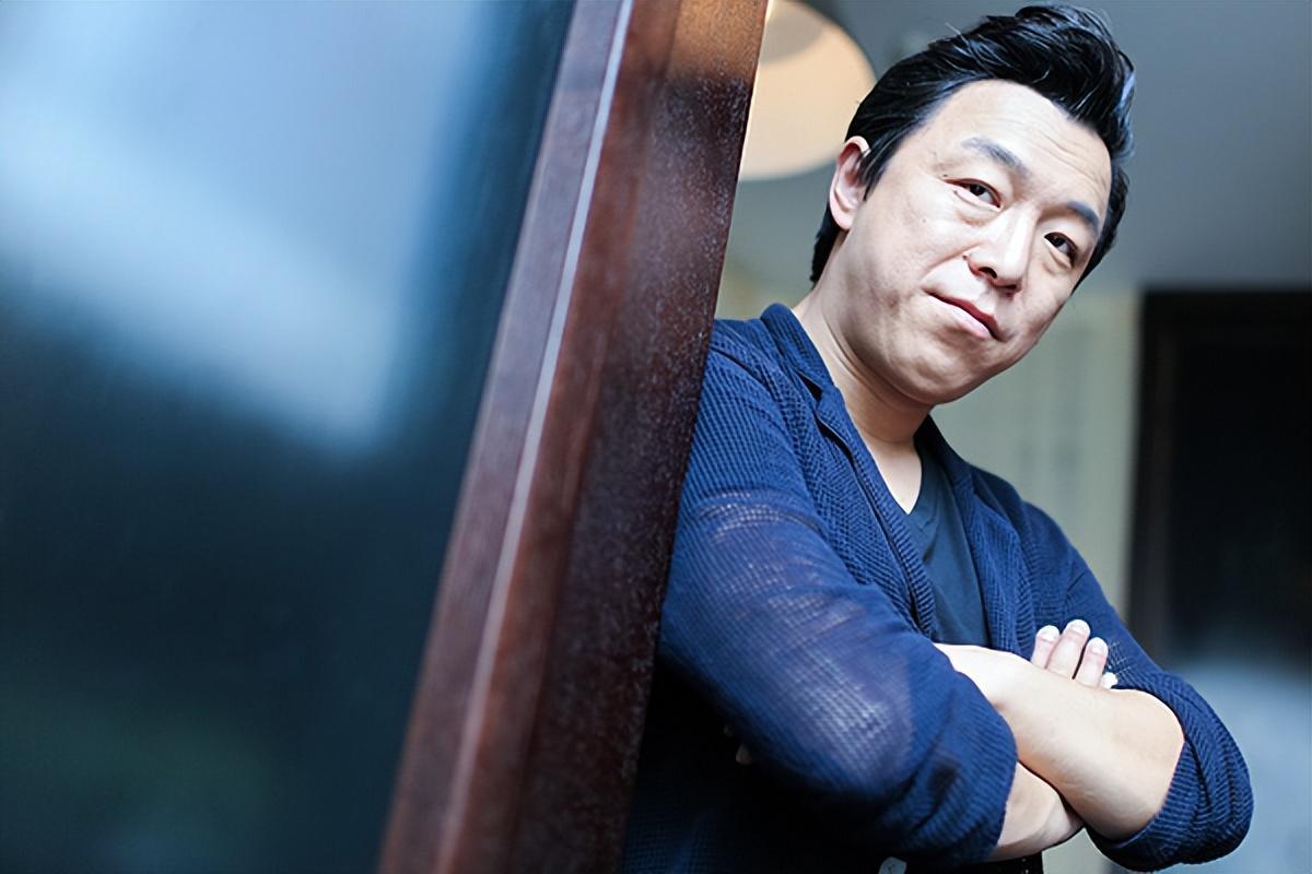 黄渤:从草根到影帝的故事 黄渤是一个典型的娱乐圈三无演员,没有帅气