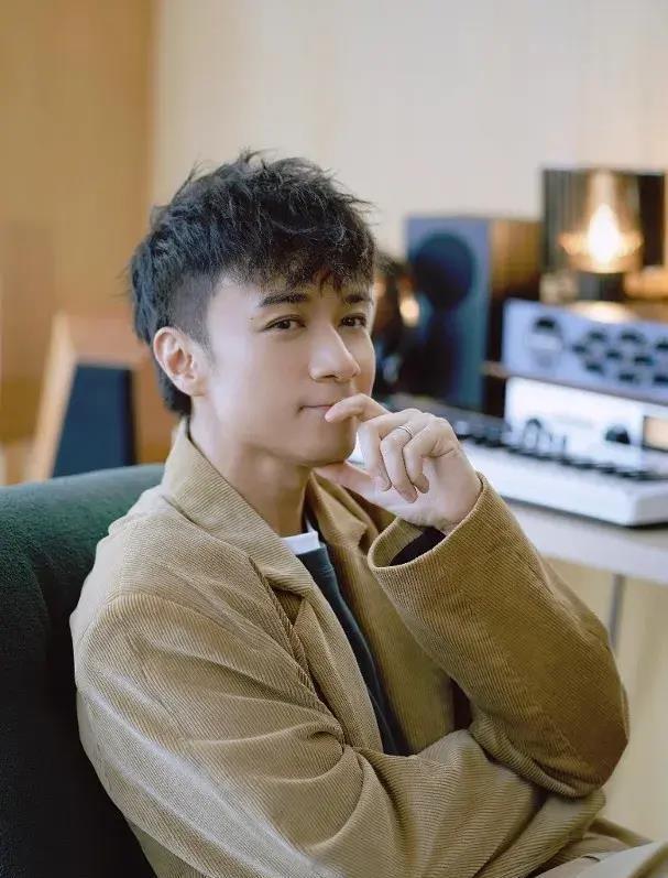 港星古巨基:支持儿子入行,期待未来小帅哥 古巨基,这位备受观众喜爱的