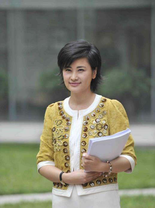 魏笑:短暂璀璨的明珠,永恒爱情的力量 魏笑,一位天赋异禀的主持人,其