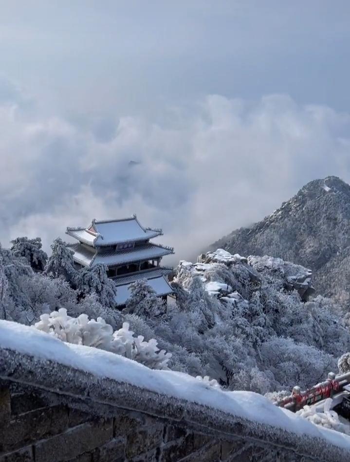 泰山南天门雪景图片