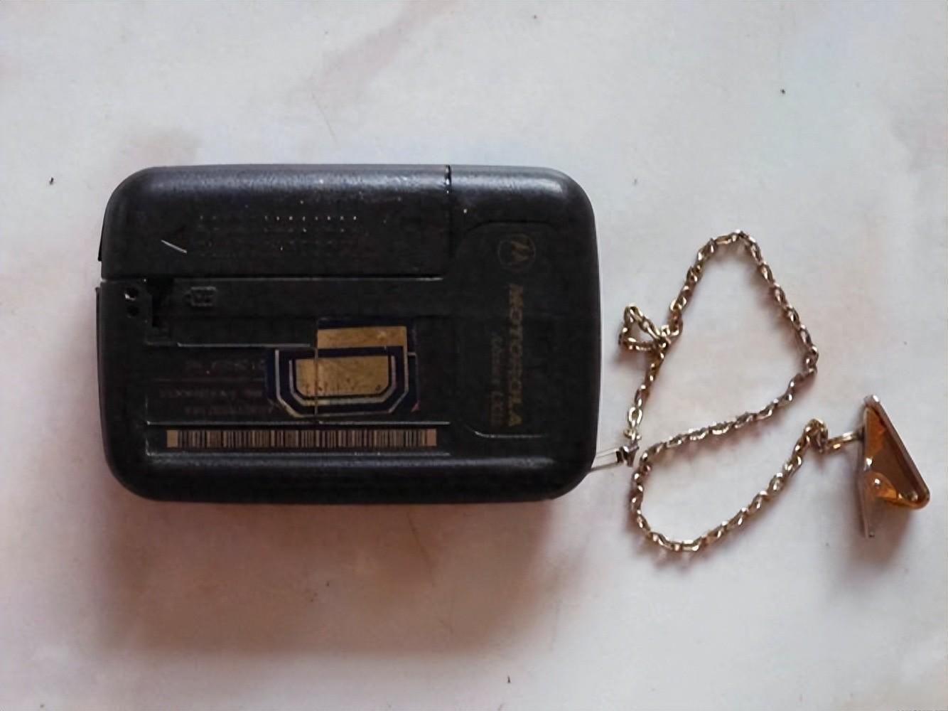 回溯上世纪八九十年代,手持大哥大,腰别bb机的你,无疑是整条街上最