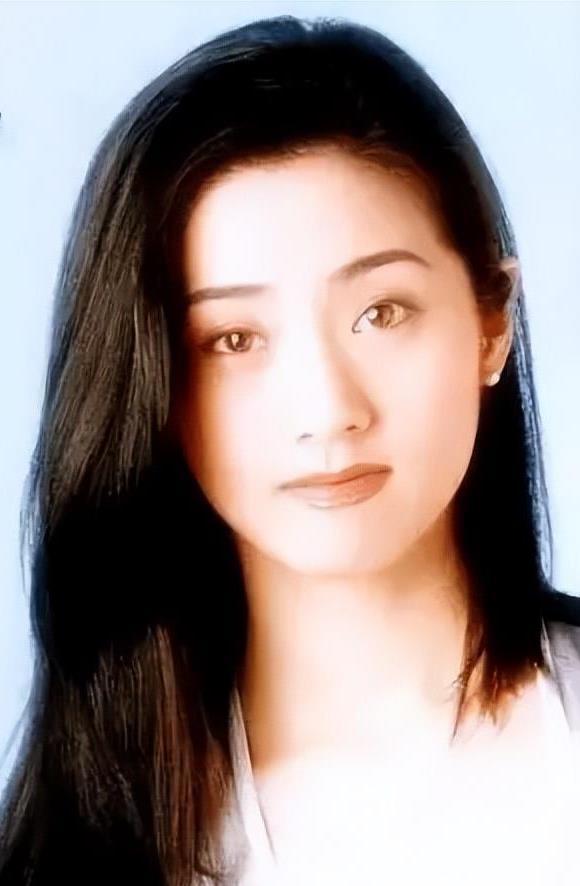 张玉珊:人生赢家 张玉珊,香港商界女强人,曾是娱乐圈的一员,如今已是