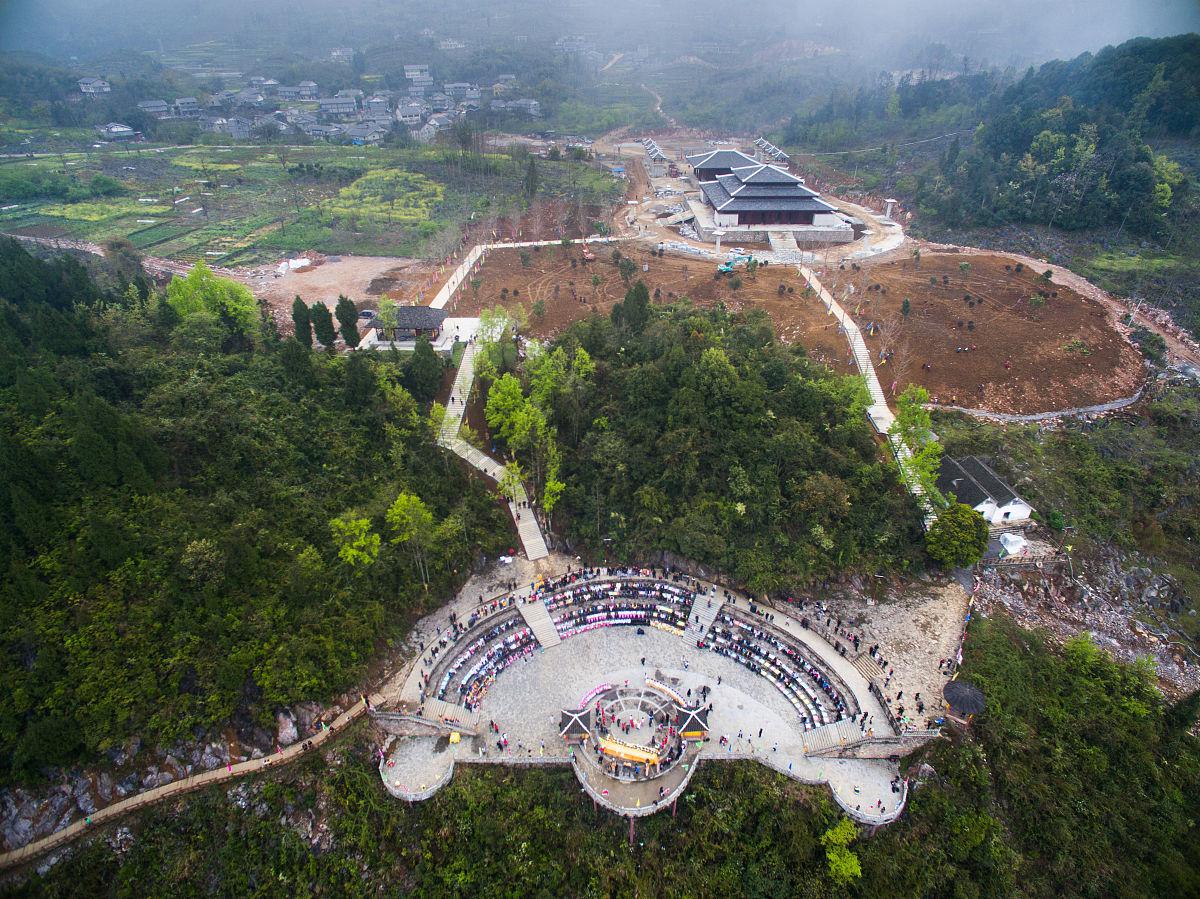 探寻贵州深处的魅力小镇 欢迎来到忠信镇,这个隐藏在贵州山坳中的美丽