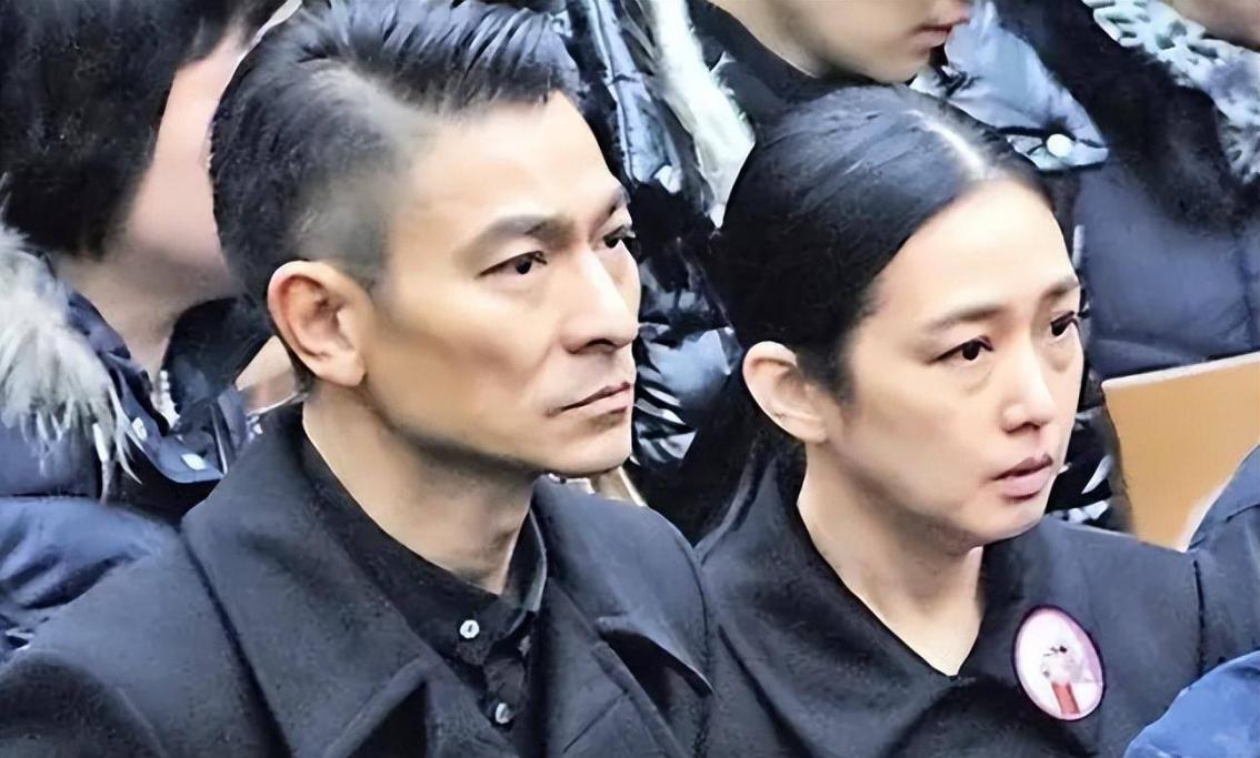 刘德华与朱丽倩:娱乐圈中的浪漫传奇 刘德华与朱丽倩的爱情故事,如同