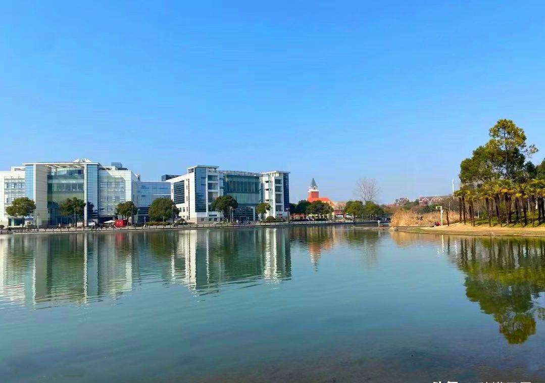 北欧风情与上海的完美融合——美兰湖 美兰湖位于上海宝山区罗店镇,是