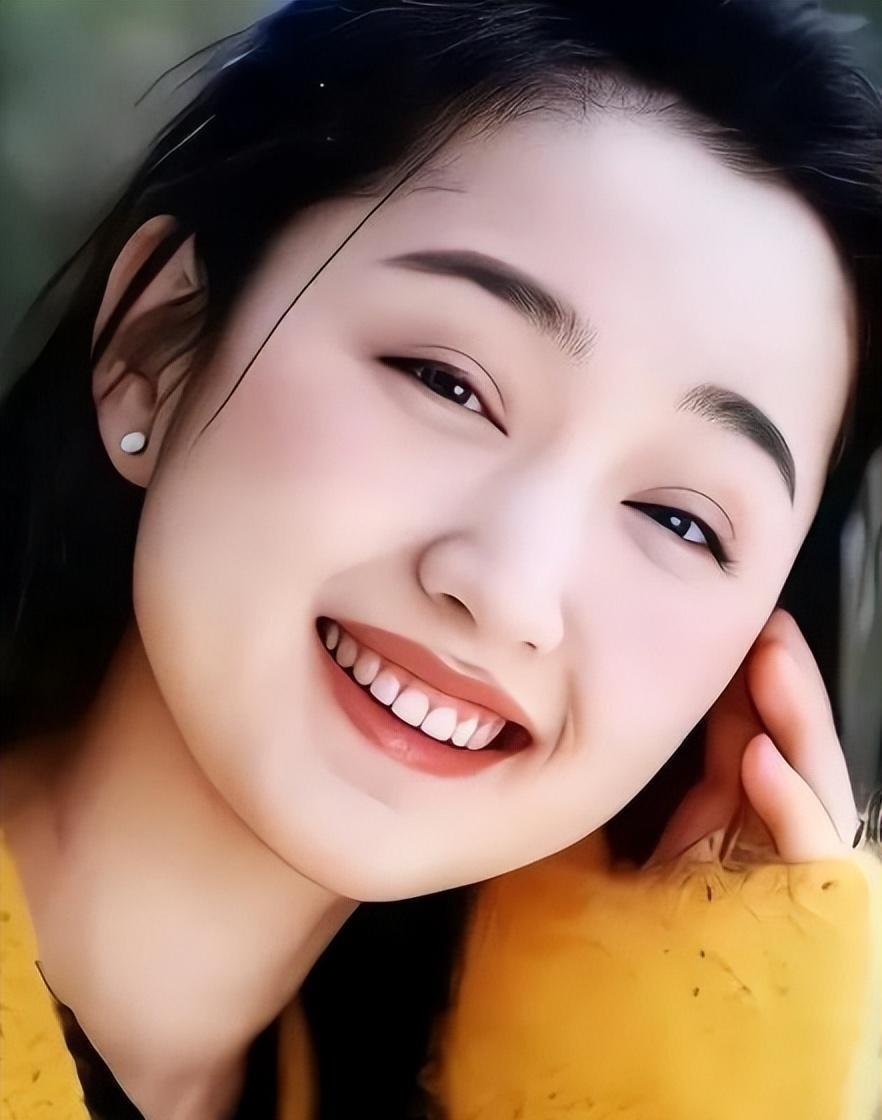 杨钰莹:历经坎坷,仍绽放如初 杨钰莹,曾是无数人心中的童年偶像,如今