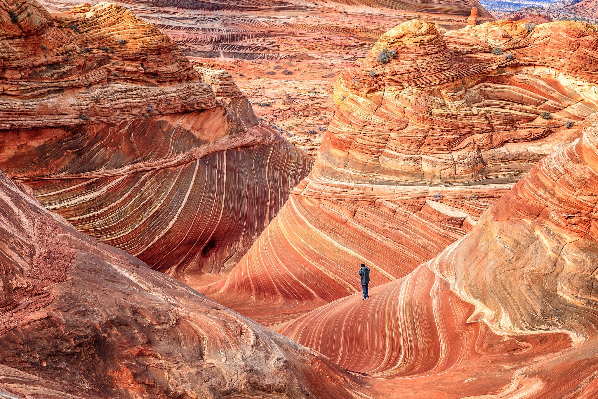 陕西波浪谷:大自然的杰作 陕西波浪谷位于中国陕西省榆林市靖边县,是