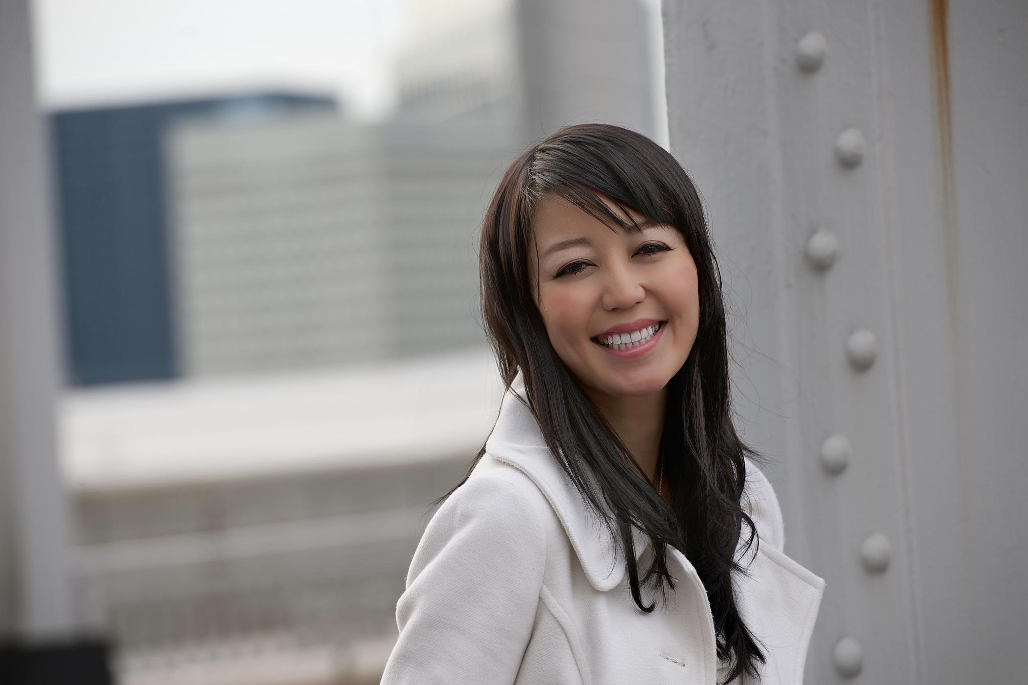 傅晶:坚持自我,追求艺术 傅晶是一位出色的70后女演员,她一直秉持着