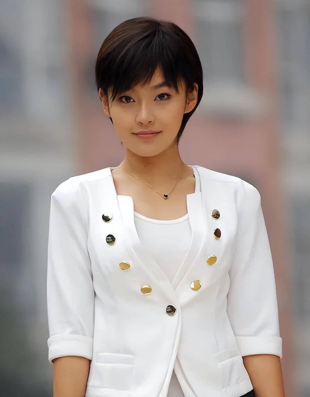 女主角张佳宁已经34岁,但在扮演高中生时毫无违和感.