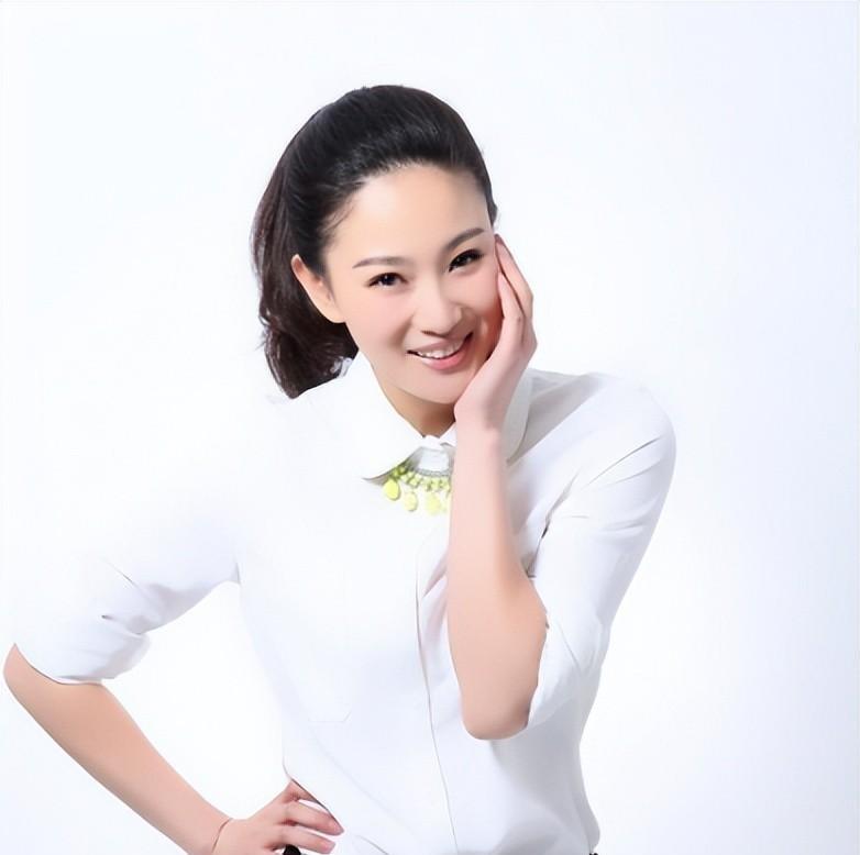 侯梦莎:演员与生活 侯梦莎,凭借独特的气质和才华,留下了深刻的印象.