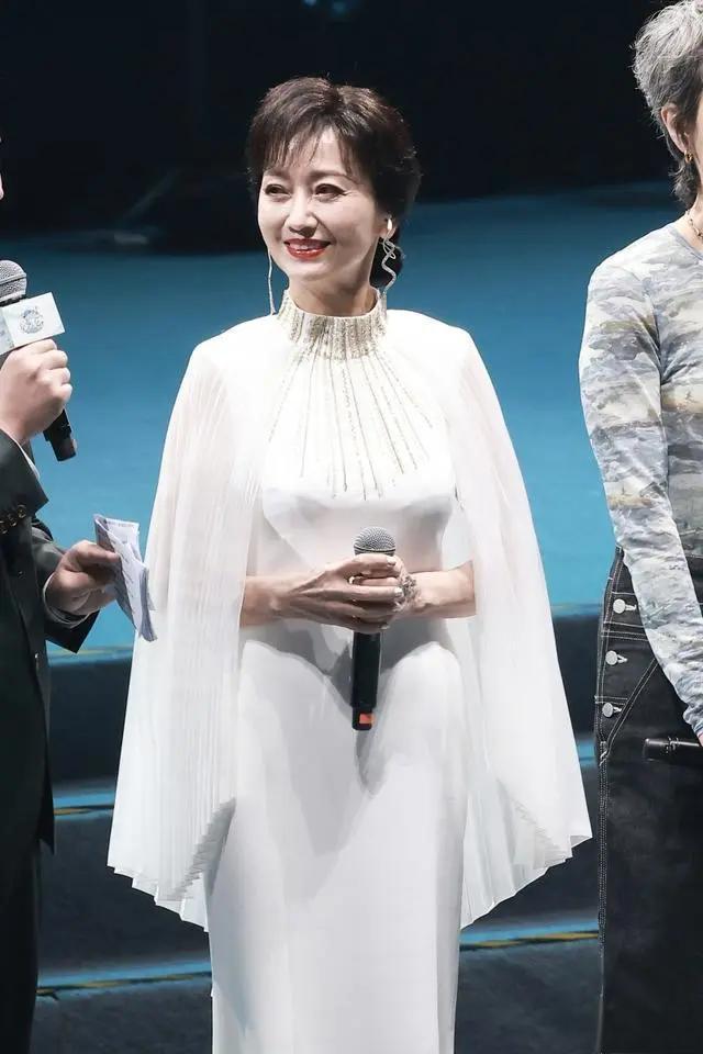 赵雅芝叶童同框照:优雅典范,永恒魅力 赵雅芝和叶童同框照曝光,高贵