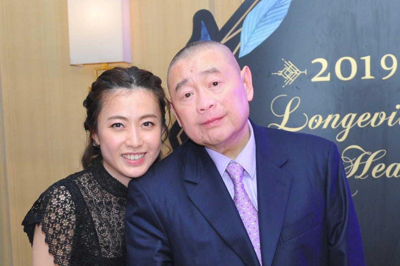 甘比:从记者到女强人的华丽转身 甘比作为曾经的普通记者,因缘际会下