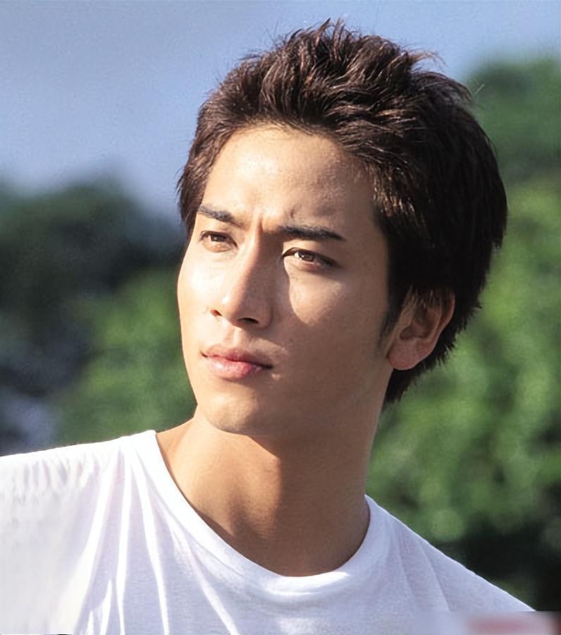 吴卓羲:一个被误解的孤独艺人 在娱乐圈中,吴卓羲的名字常常与"花心"