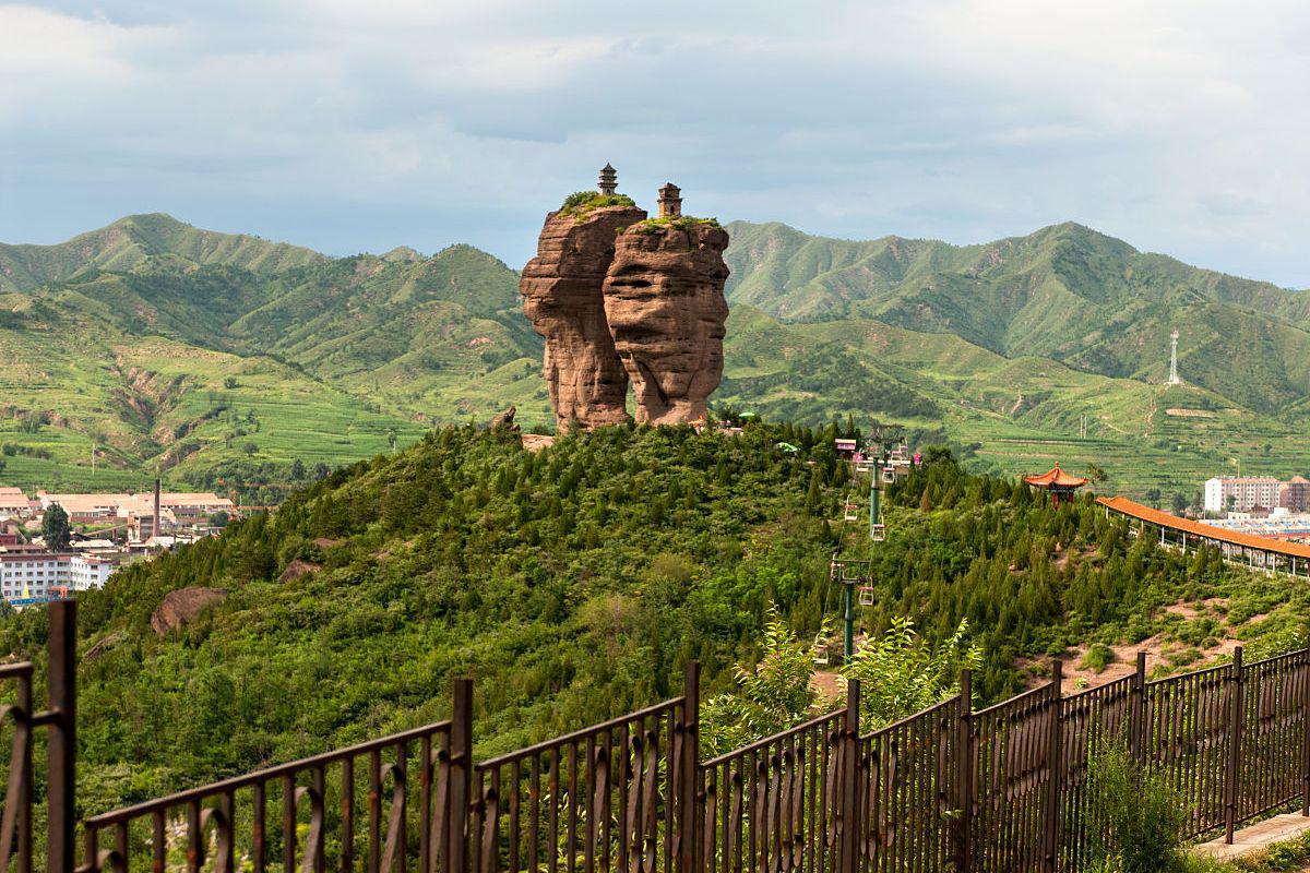 承德双塔山风景区介绍图片