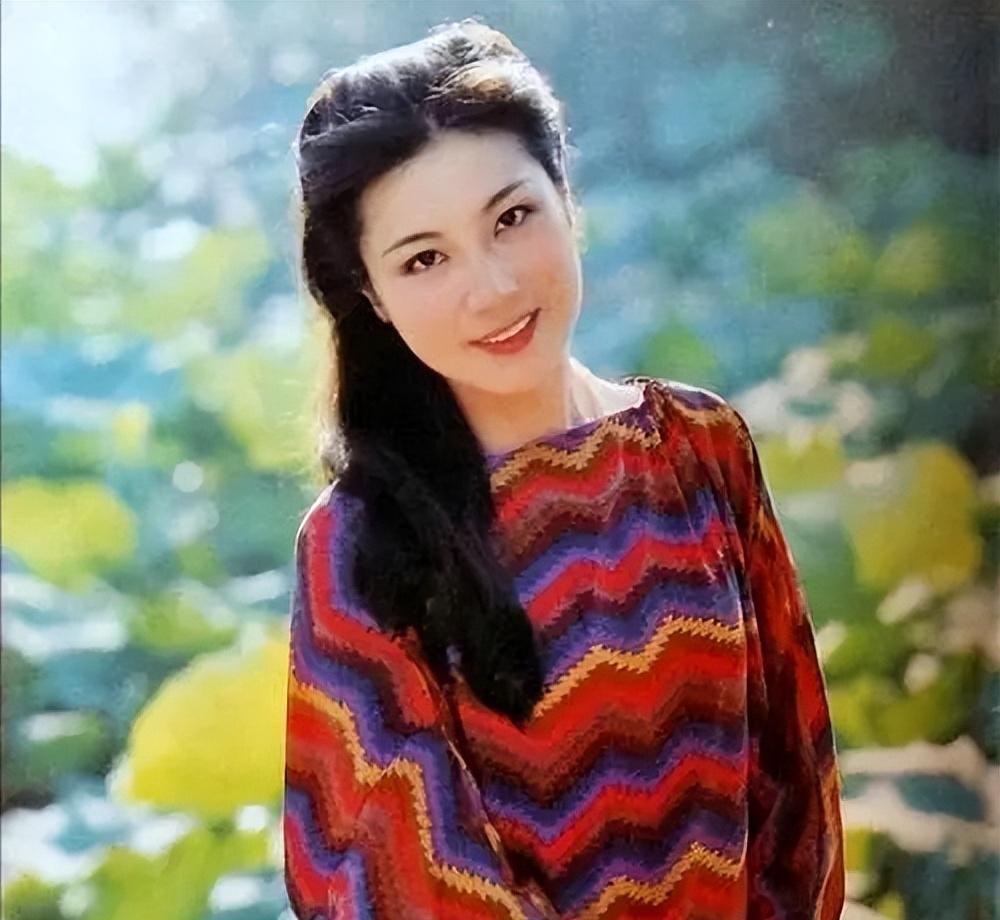 陈烨:从影坛传奇到中美文化桥梁 陈烨,曾与刘晓庆齐名的中国女演员,在