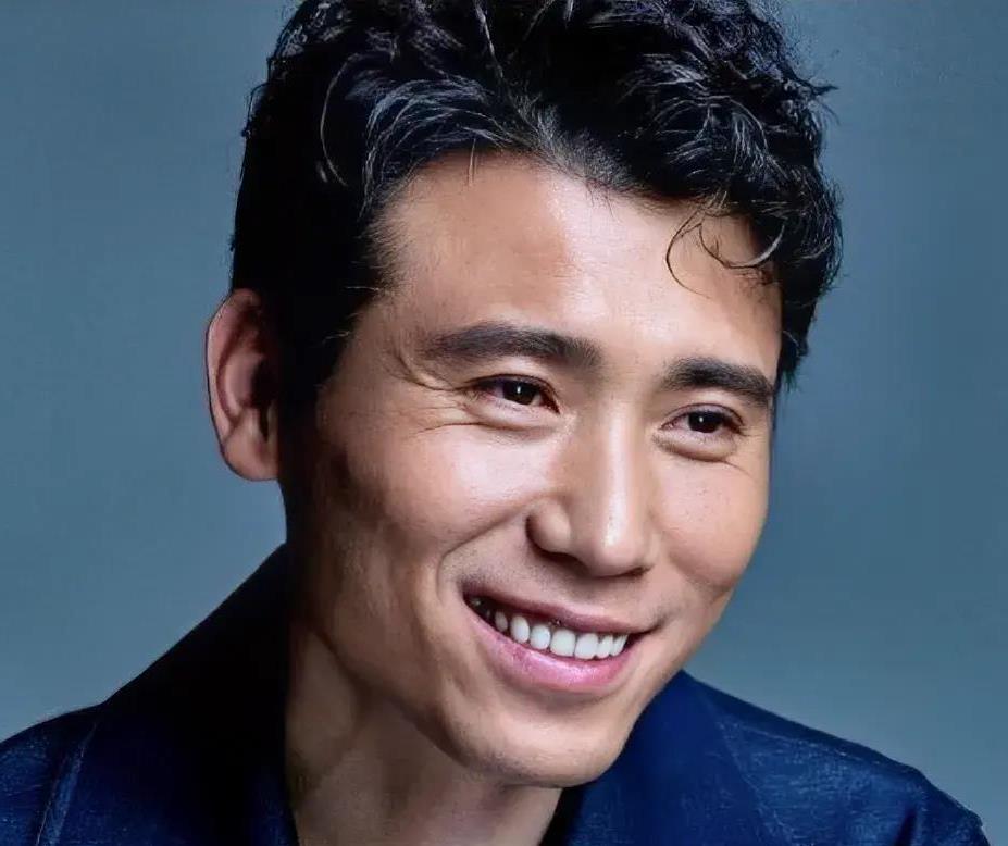李乃文与颜丙燕拍吻戏ng背后的故事:才华与坚持成就荧幕佳作 在娱乐圈