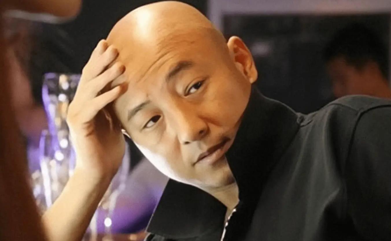 周晓鸥:黄金配角 周晓鸥是前零点乐队主唱,现为内地男演员,主演过多部