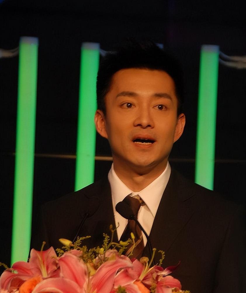 亚宁:从央视红极一时的主持人到爱奇艺影业总裁的蜕变之路 亚宁,这个