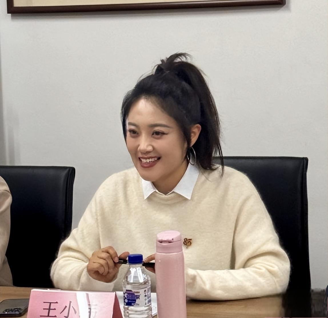 前段时间,著名女歌手王小玮在个人短视频社交平台发布了一则短视频