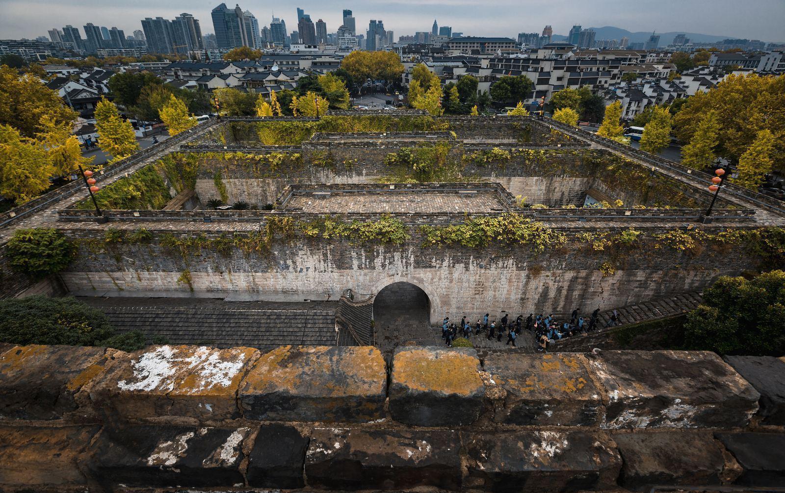 中华门城堡:南京最宏伟的古建筑 南京是一座承载着华夏文明灵魂的城市