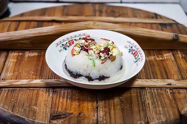 其中的扣碗,年肉,酸柞肉,喜沙肉等具有建始土家特色的美食迎来一波