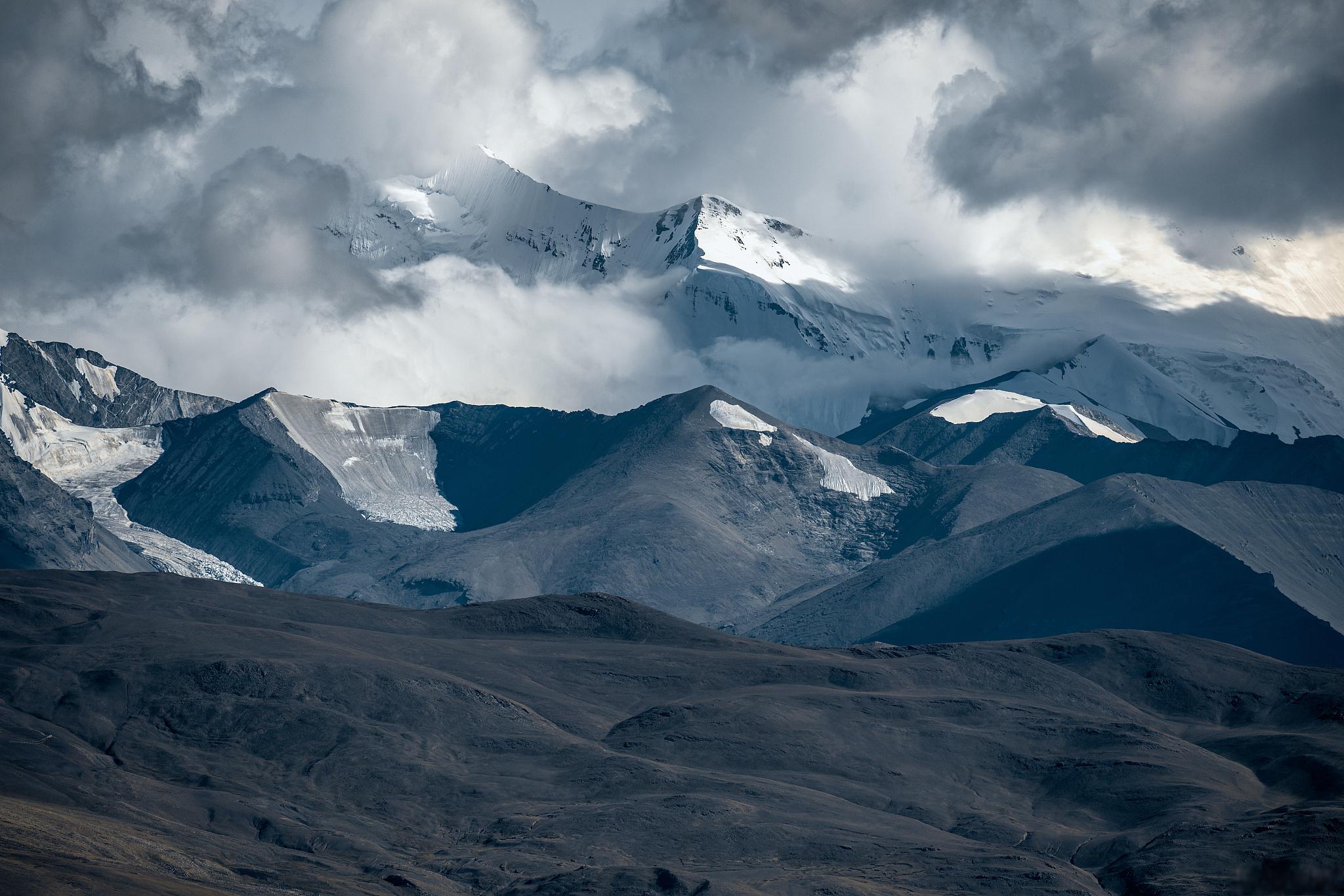 珠穆朗玛峰:中国之巅,大自然的杰作 珠穆朗玛峰,这座高达8848:86米的