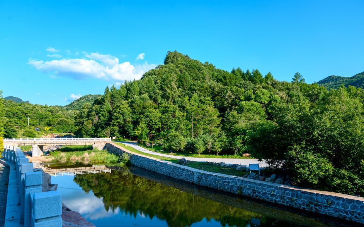 三块石国家森林公园 位于辽宁省抚顺市抚顺县的三块石国家森林公园,是