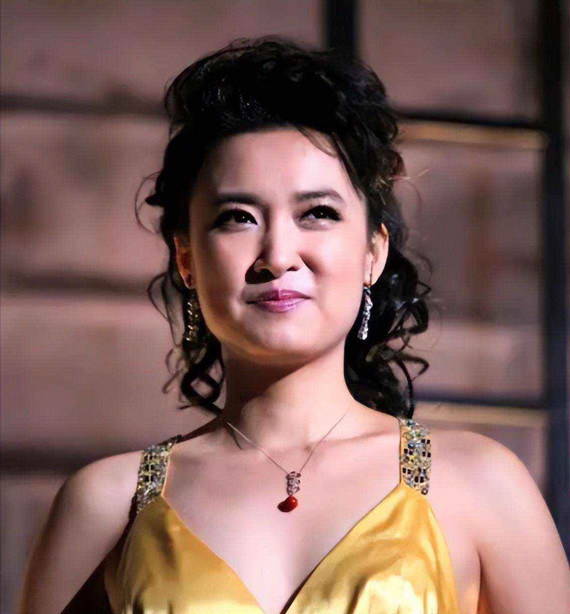 "最牛"主持人:29年无绯闻 桑晨,21岁进央视,工作29年无绯闻,成为央视