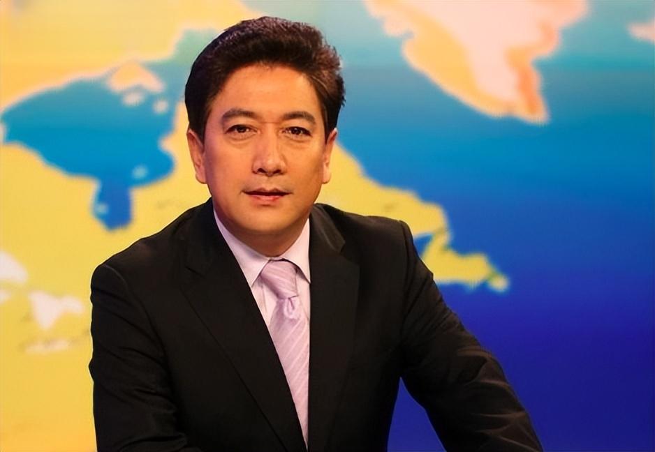 水均益:战地记者的荣耀与背负 水均益是央视知名主持人,参与报道过