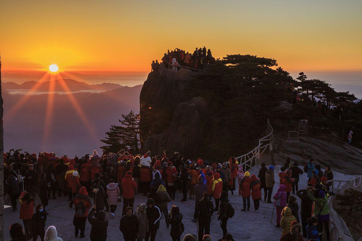 国内十大最与众不同旅游景点之黄山，奇松怪石云海温泉等你来