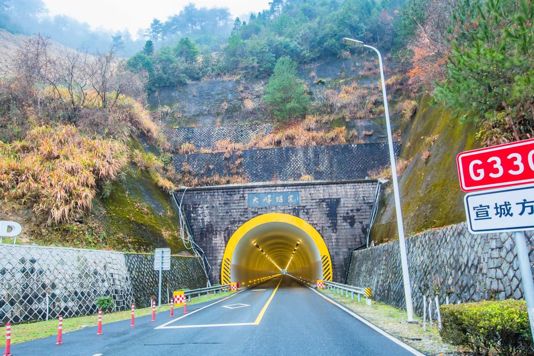 浙西天路:壮丽自驾之旅的梦想之地 欢迎来到浙西天路,这是一幅深藏于