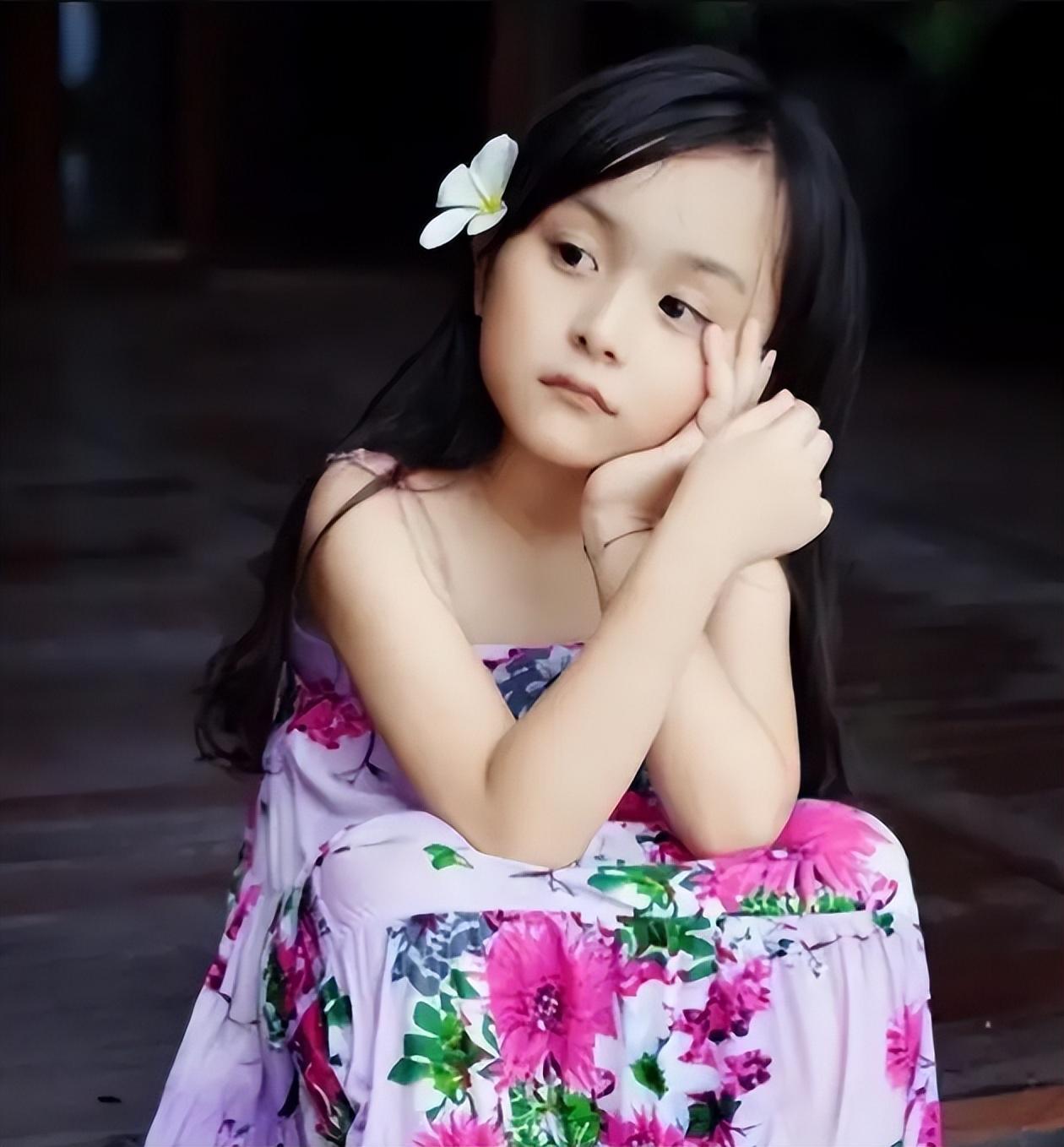 刘楚恬:2岁出道年入百万,如今13岁的她如何绽放光彩 刘楚恬,一个在