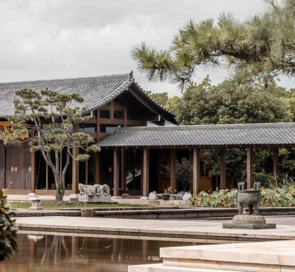 上海法华学问寺:独特风格,22年仍未完工 上海法华学问寺,每月仅有初一