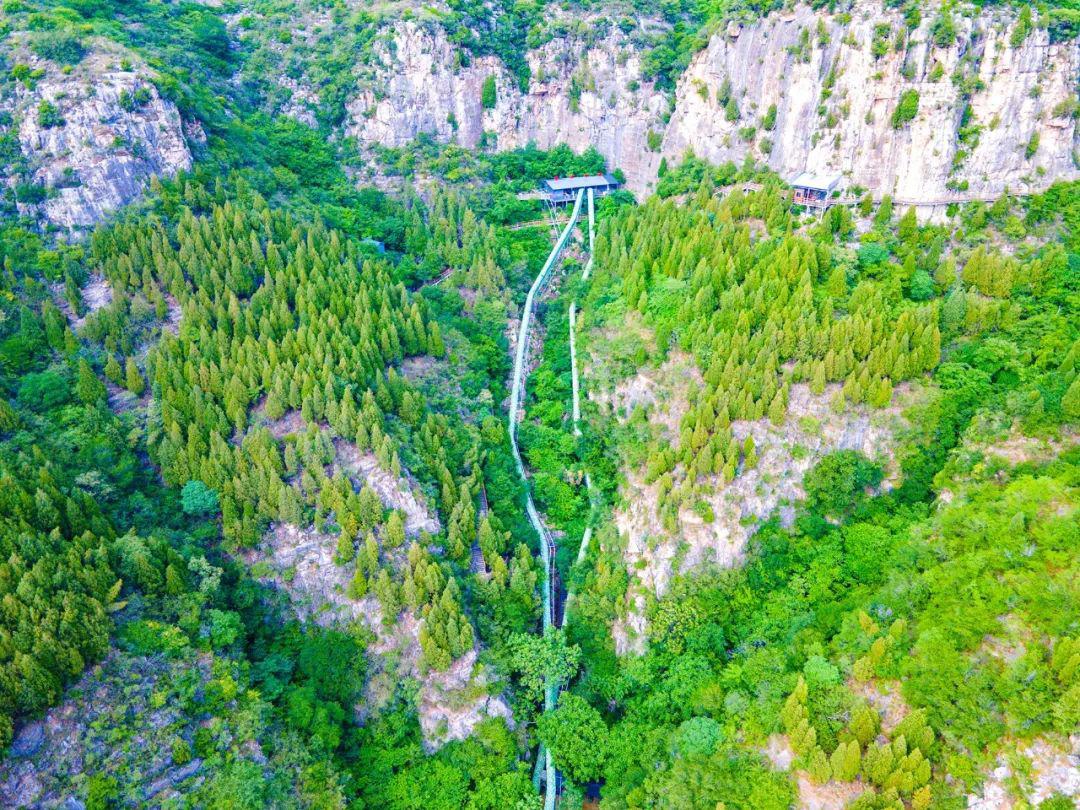 探秘济南青铜山大峡谷,尽享山水之乐 青铜山大峡谷位于济南历城区锦绣