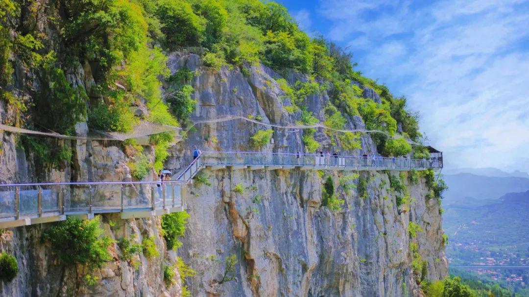 探秘济南青铜山大峡谷,尽享山水之乐 青铜山大峡谷位于济南历城区锦绣