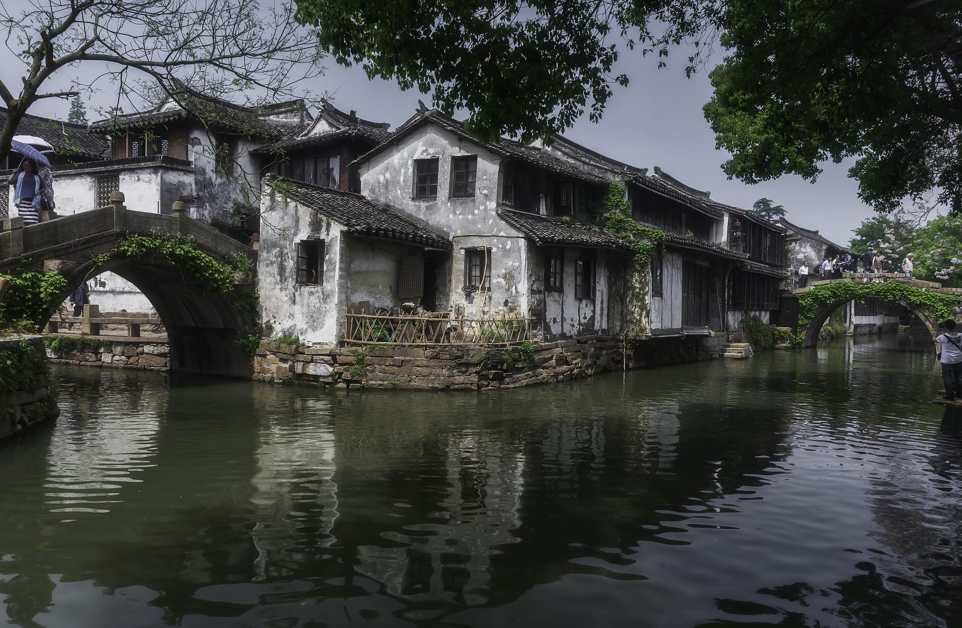 周庄古镇:江南水乡的魅力画卷 周庄,这个位于江苏苏州市昆山市的古镇,