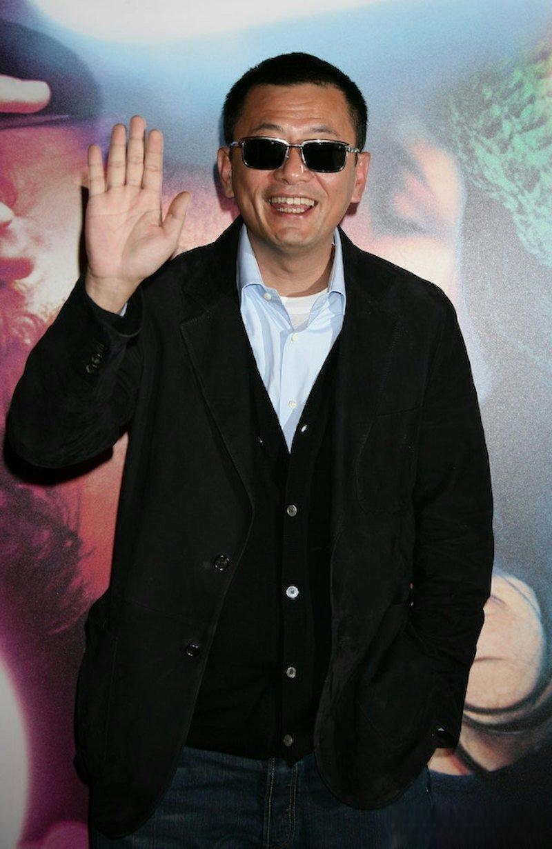 李立群公开批评王家卫,吐槽墨镜王导演经验不足,认为繁花并没有还原30