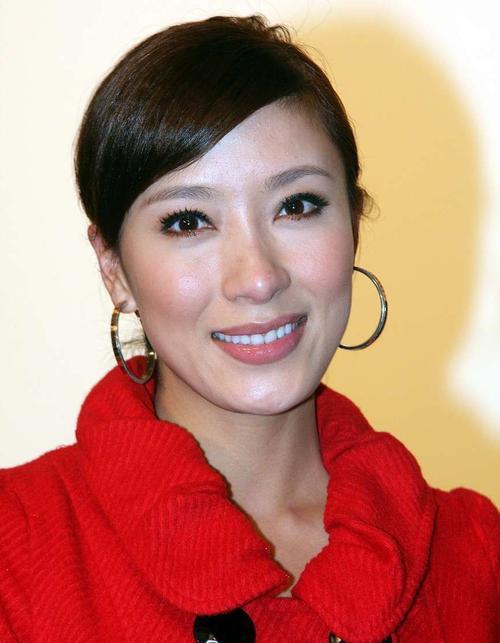 杨怡产后复出,演技依旧惊艳,网友担忧她会扇店员 杨怡,这位tvb小花旦