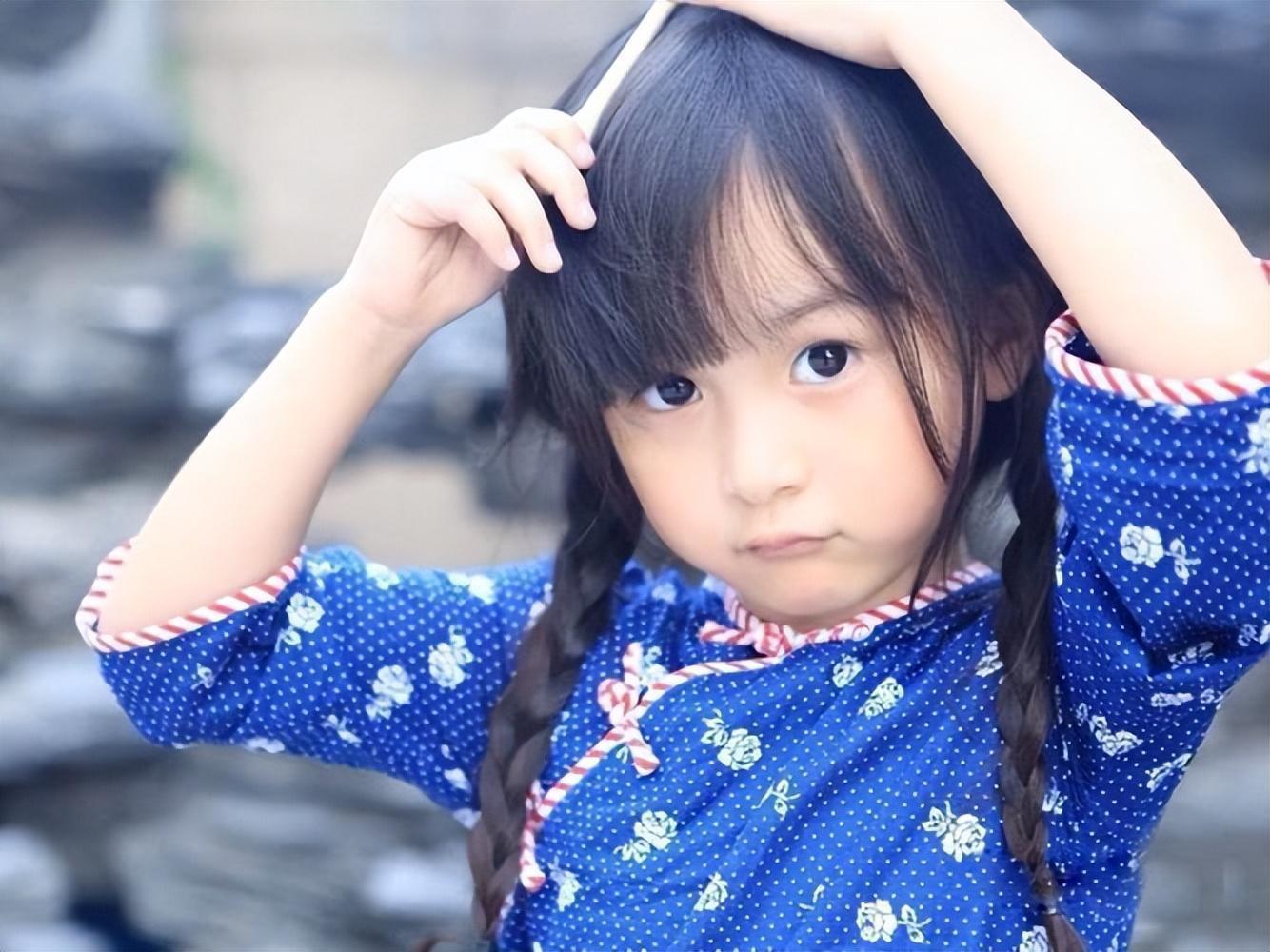 刘楚恬:从童星到初中生的逆袭之路 刘楚恬,一个因长相甜美而备受瞩目