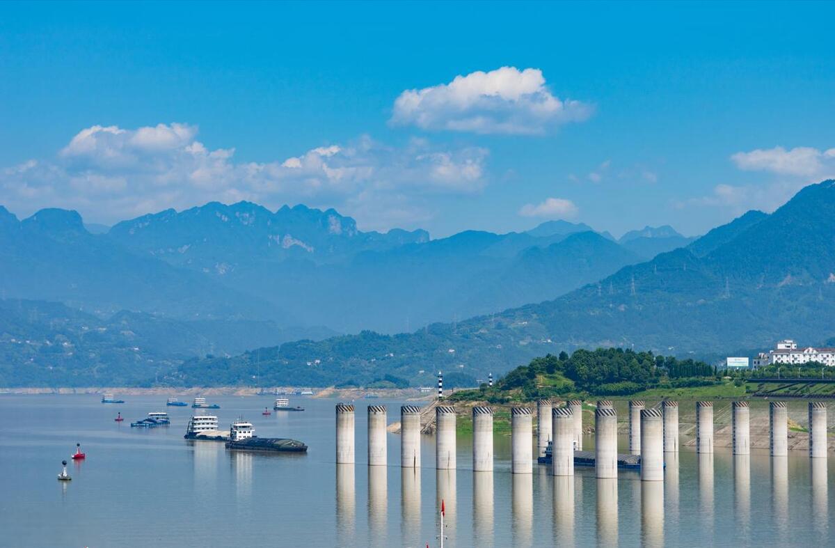 南充与宜昌:长江流域的双星城市 南充和宜昌,两座坐落于长江之滨的