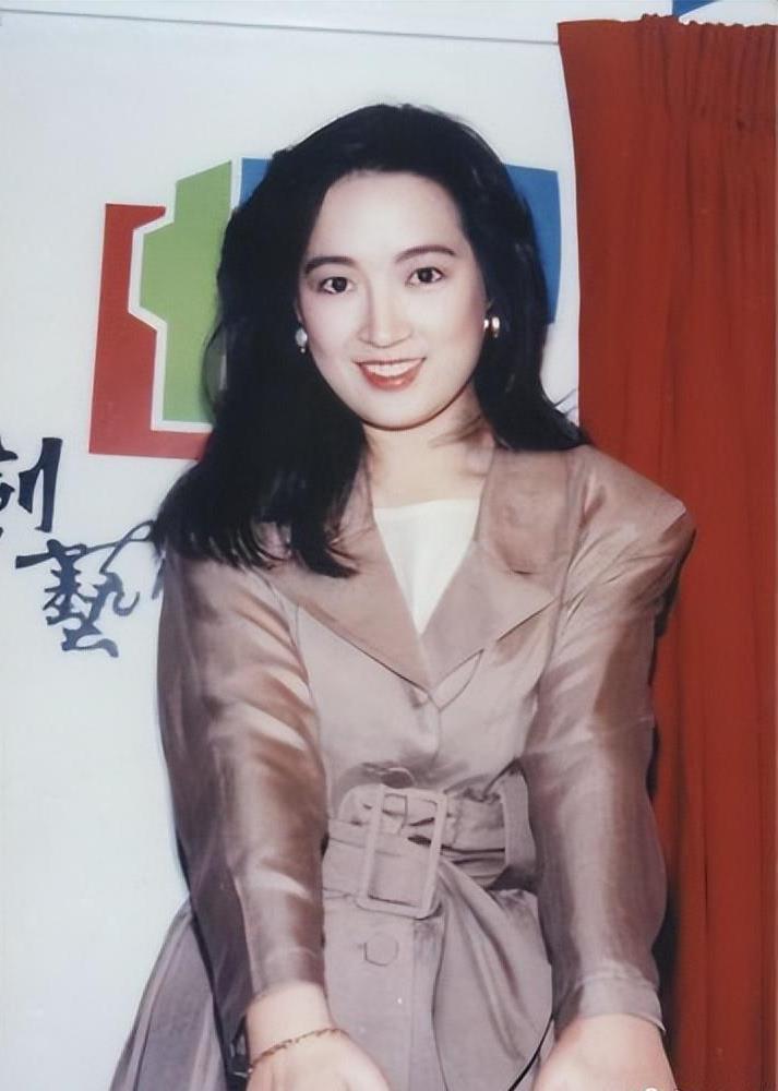 60岁龚慈恩:情断黄日华,两任丈夫"背叛"她,人生依然精彩 龚慈恩,曾经